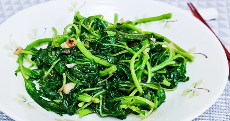 Simple Stir Fry Spinach with Garlic