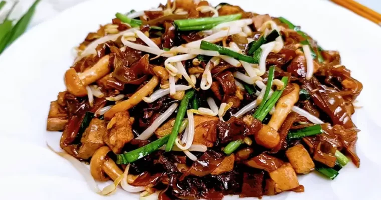 Easy Vegetarian Fried Kuey Teow