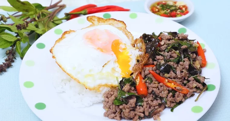 Easy Stir-Fried Basil Beef (Phat Krapow) in 12 Minutes