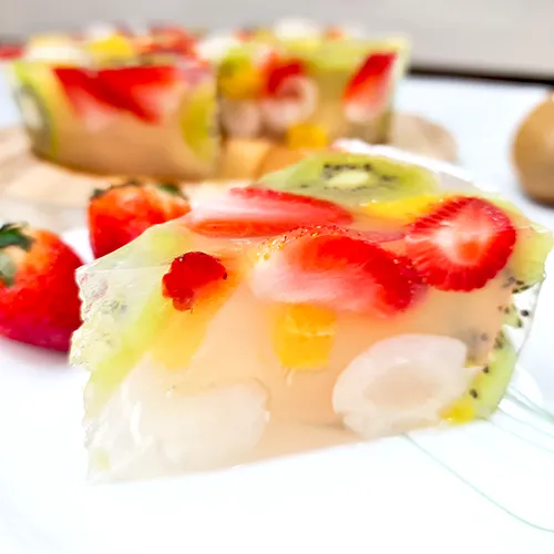 fruit jelly cake slice fruit jelly cake slice